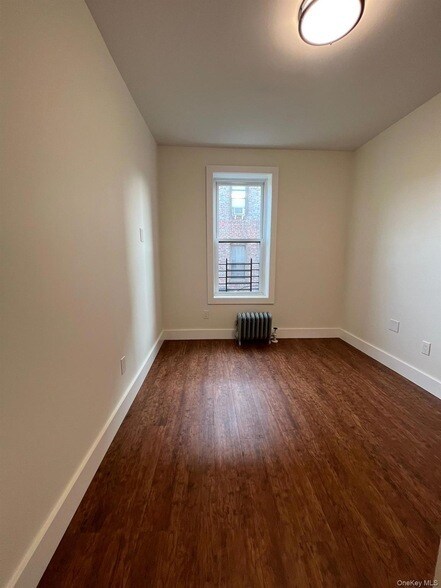 Building Photo - 486 E 95th St