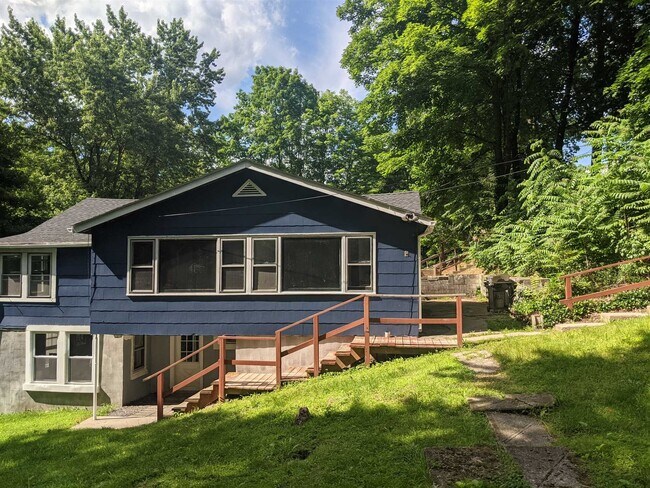 Building Photo - 1943 New Hackensack Rd