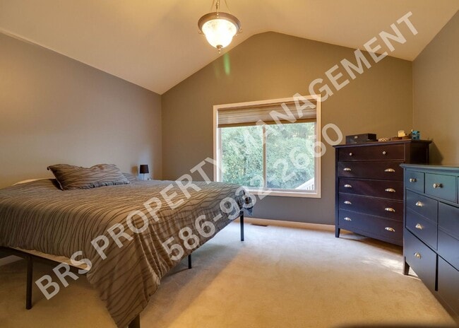 Building Photo - New Baltimore 2 bedroom 2 bath condo