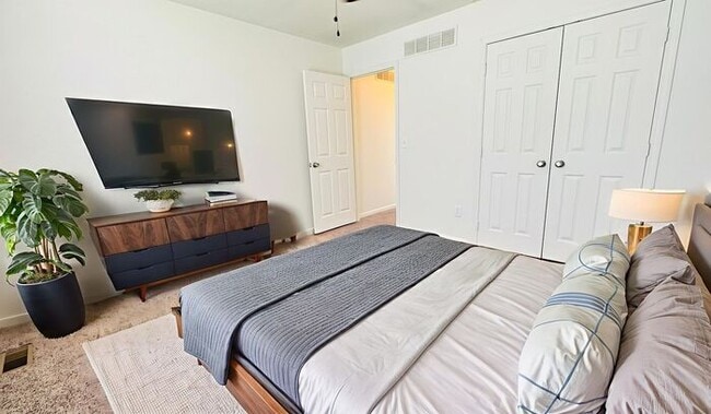 Building Photo - Creekwood Park Townhomes -$500 rent credit...