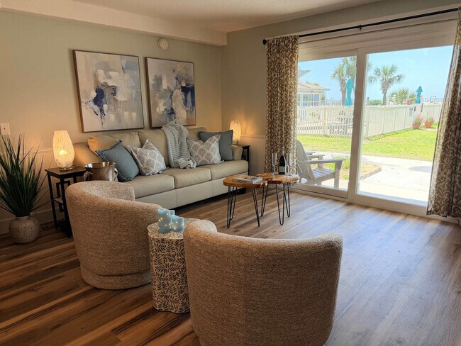 Building Photo - 8743 Thomas Dr