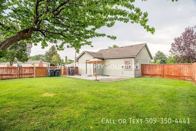 Building Photo - 3004 W Lakeside Dr