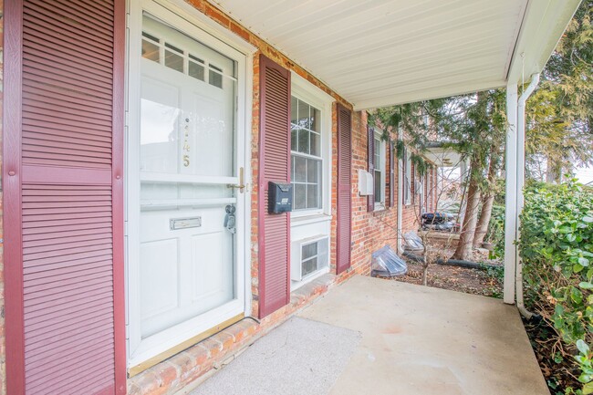 Building Photo - Charming 2 BR/1 BA Apartment in Rockville!