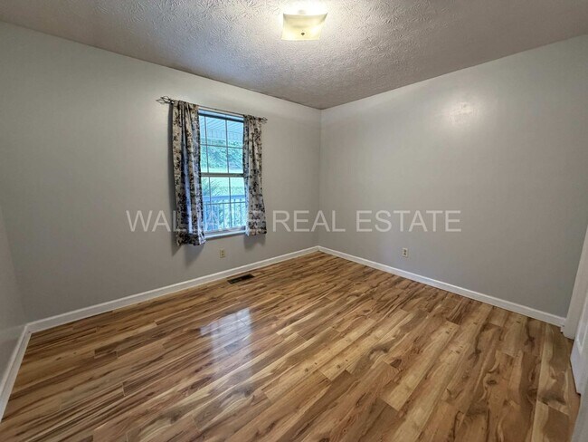 Building Photo - ALL ONE LEVEL IN CLINTON! 3 BDRM, 2 BATH WITH 2 CAR GARAGE!!