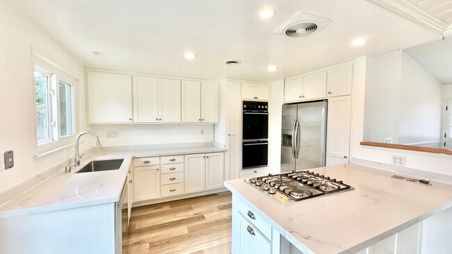 Building Photo - Charming, Single-Story Home, Spacious Backyard, Minutes to Everything, in Whelan Ranch Community ...