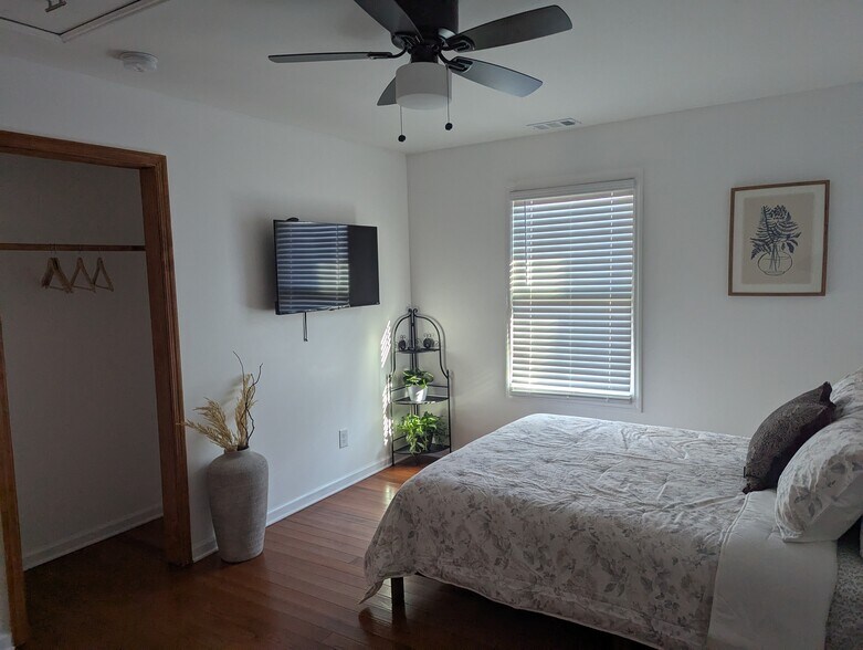 Upstairs bedroom #1 - 3812 James Ed Rd