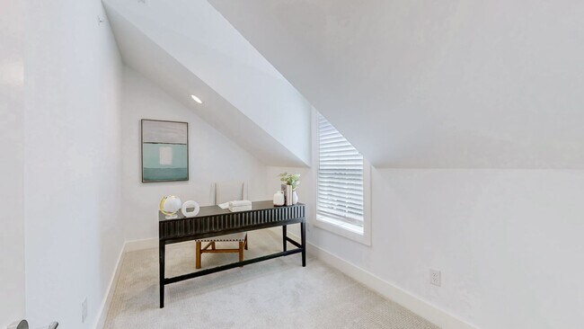 Building Photo - Franklin Gem Walking Distance to Downtown!