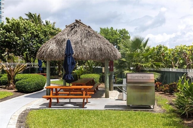 Building Photo - 6423 Collins Ave