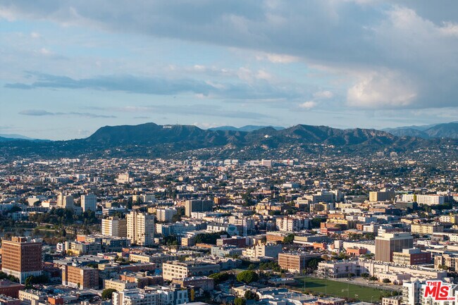 Building Photo - 900 W Olympic Blvd