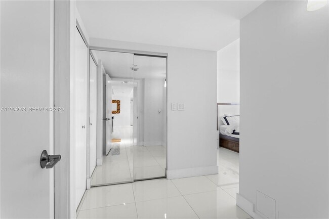 Building Photo - 1000 W Island Blvd