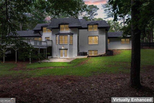 Building Photo - 2023 Stoneleigh Dr
