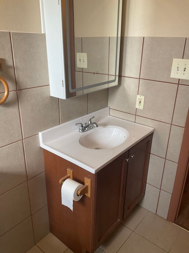 Building Photo - 111 Winthrop Dr