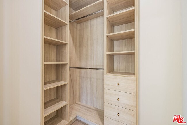 Building Photo - 14273 Greenleaf St