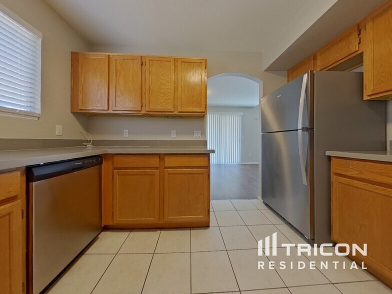 Building Photo - 9125 N 73rd Dr