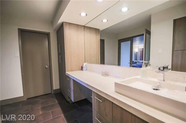 Building Photo - 3111 Bel Air Dr