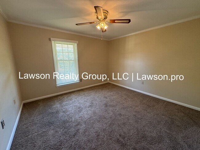 Building Photo - Two Bedroom Condo w/ Updated Kitchen in Hunting Hills