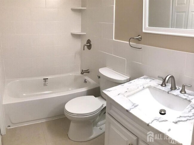 Building Photo - 4811 Ravens Crest Dr