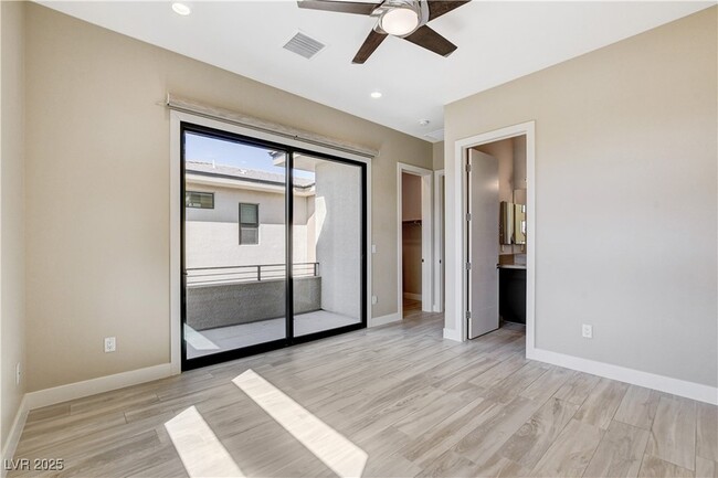 Building Photo - 64 Grey Feather Dr
