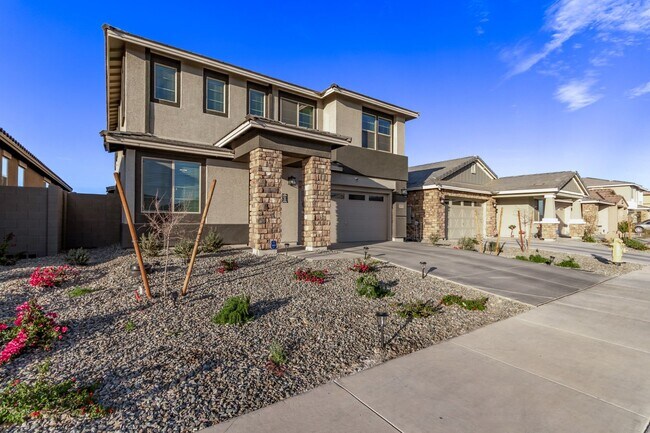Building Photo - BEAUTIFUL 5 bedroom plus loft!