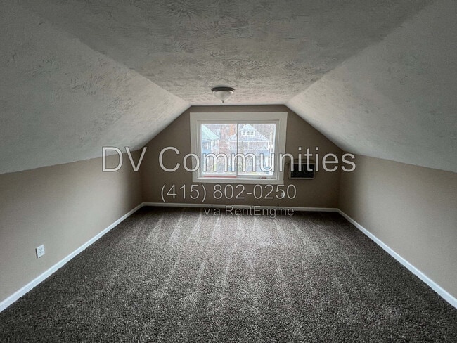 Building Photo - 872 Helmsdale Rd