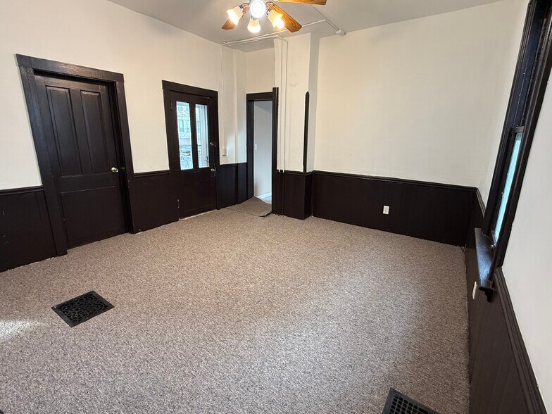 Building Photo - 215 E Bloomington St