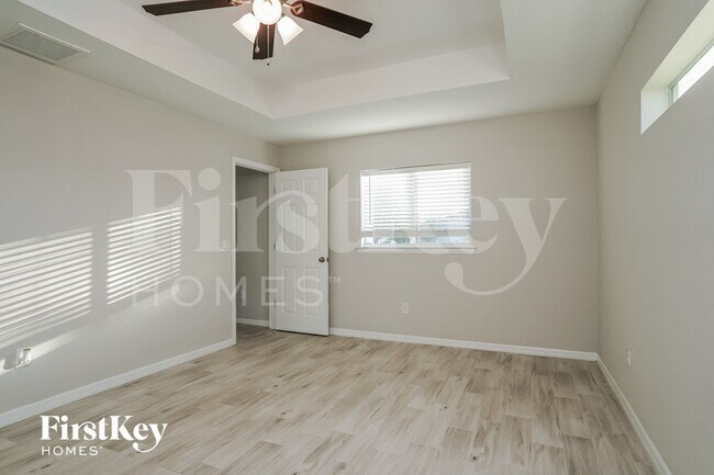 Building Photo - 1021 SW 11th Ave