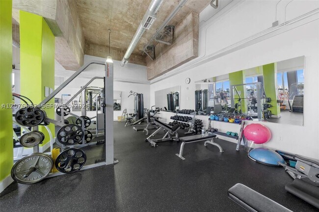 Building Photo - 1228 West Dr