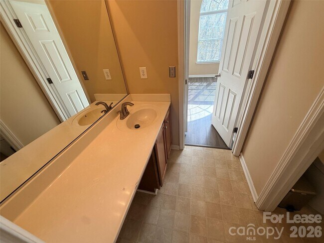 Building Photo - 5219 Sunriver Rd