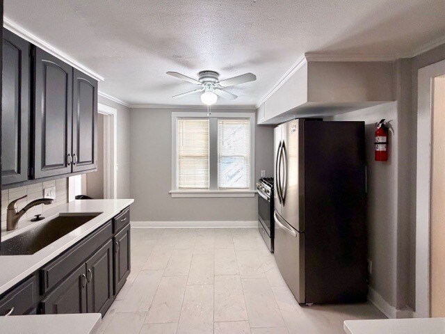 Building Photo - 609 1st St