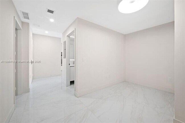 Building Photo - 700 NE 24th St