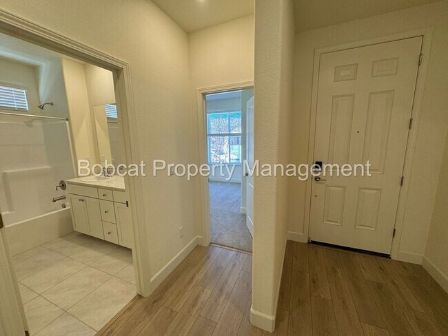 Building Photo - 837 Bravestone Ave