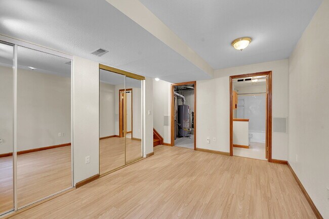 Building Photo - $2,895, 4 bed, 3 bath, located in Westmins...