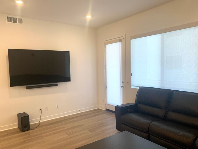 Building Photo - State of the Art-Trendy 1+1 Luxury Condo i...