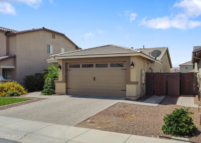 Building Photo - 1437 W Smoke Tree Ave
