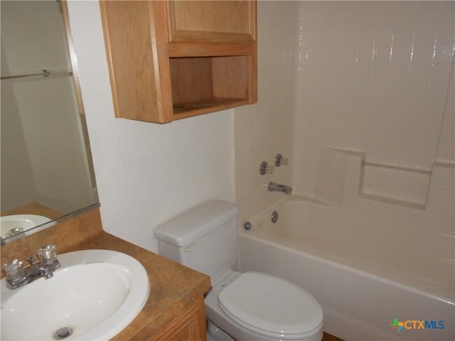 Building Photo - 809 E Ave I