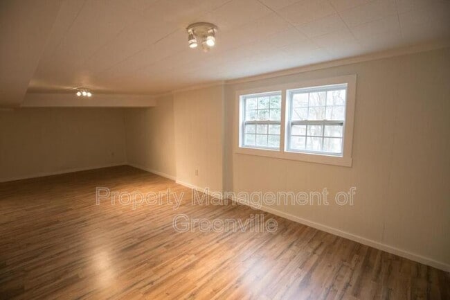 Building Photo - 121 Scarlett St