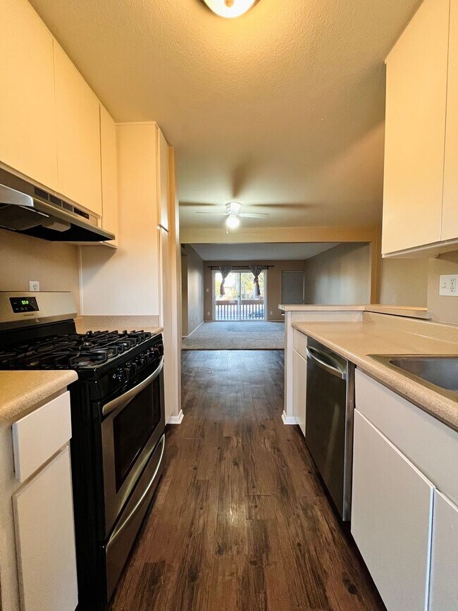 Building Photo - Tuckey Ln #225