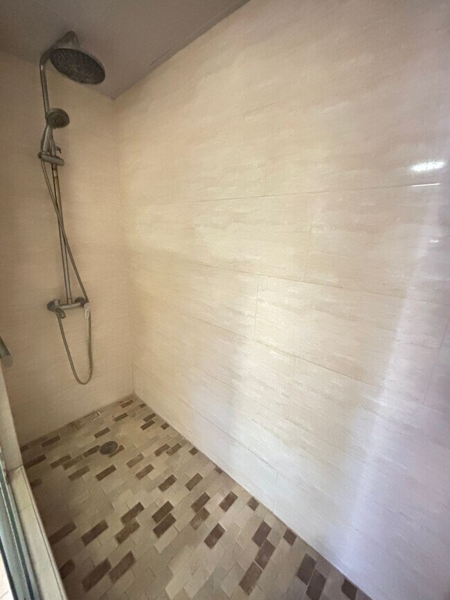 Building Photo - 1055 Alewa Dr