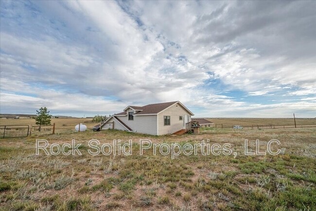 Building Photo - 753 Latigo Loop