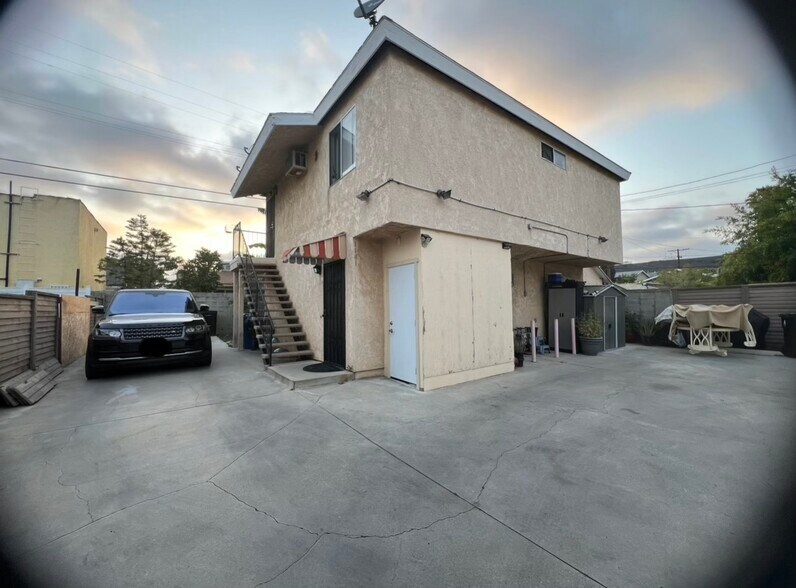 Building Photo - 1141 N Berendo St