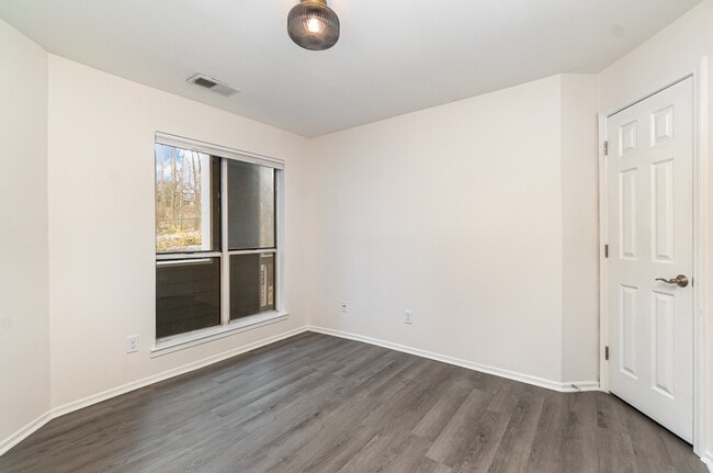 Building Photo - 2512 Cranbrook Ln