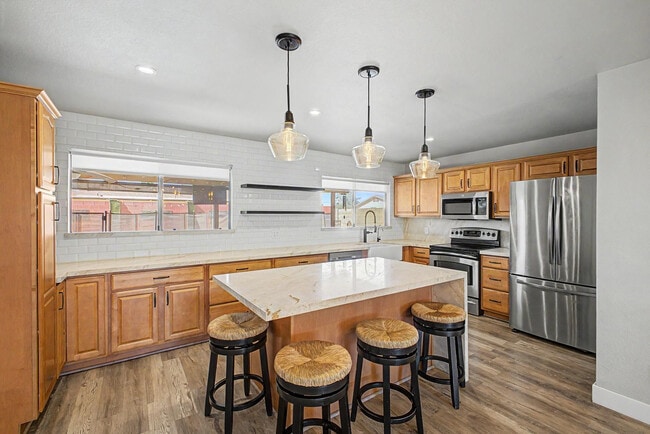 Building Photo - 4048 E Dahlia Dr