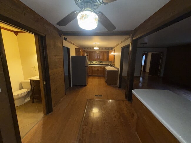 Building Photo - "Charming 2-Bed Home with Spacious 1700 Sq Ft Layout, FENCED yard!"