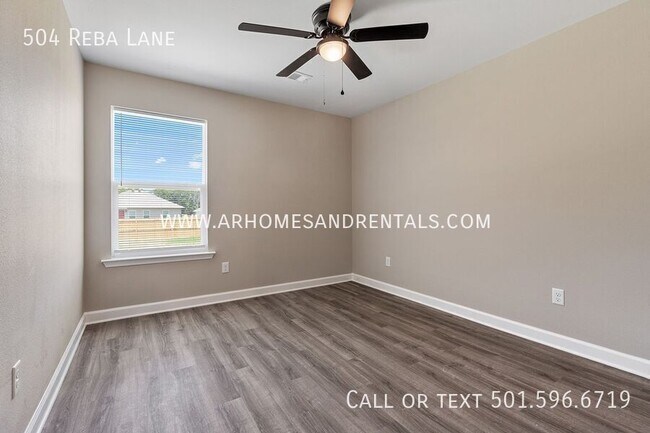Building Photo - 504 Reba Ln