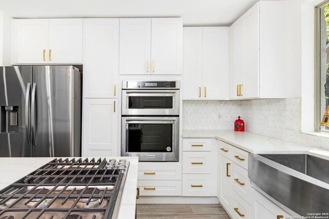 Building Photo - 423 College Blvd