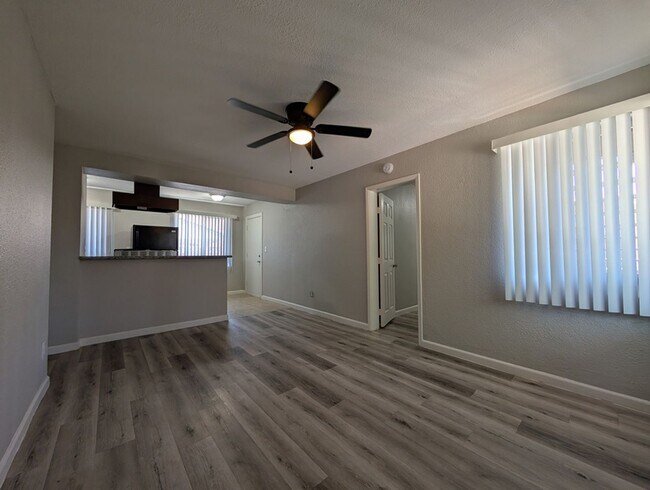 Building Photo - 2 BEDROOM APARTMENT IN DOWNTOWN LAS VEGAS