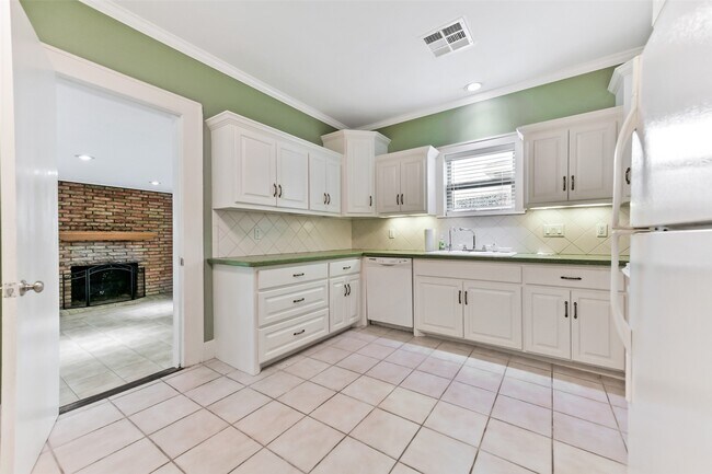 Building Photo - 4701 Avenue N 1/2 Rear