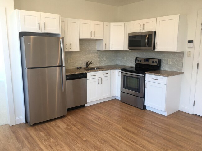 Building Photo - 875 Elm St