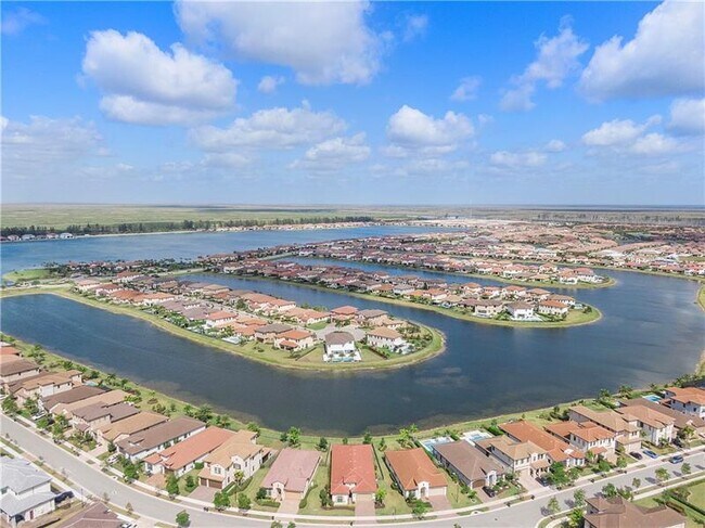 Building Photo - 11835 S Baypoint Cir