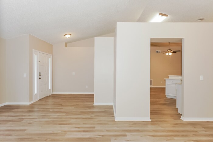 Building Photo - 2065 E Gloria Dr